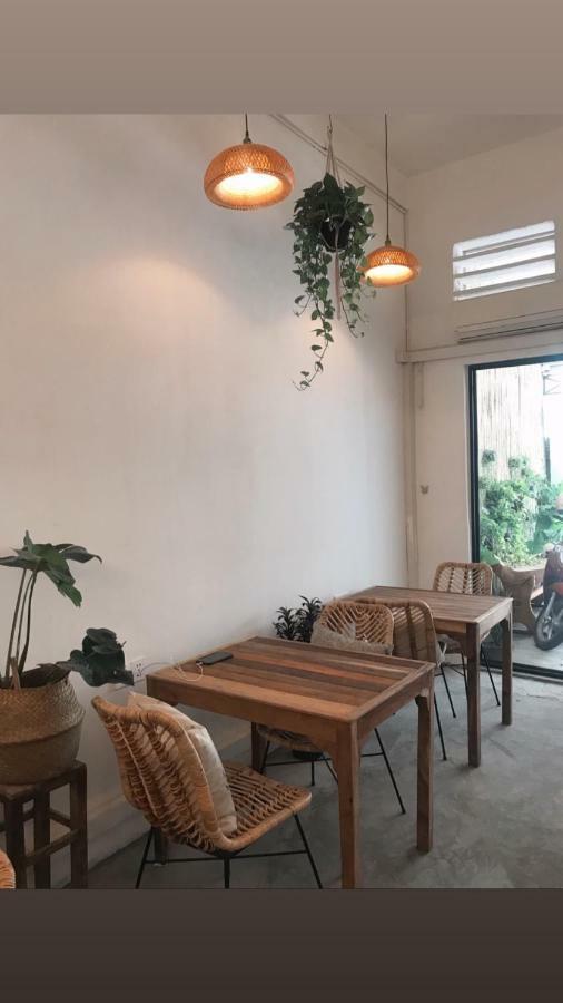 Sacred Lotus - Vegan Cafe X Hostel Phnom Penh Dış mekan fotoğraf
